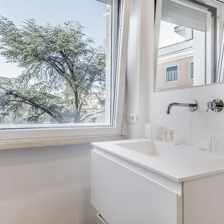 Attico Di Lusso Ed Eleganza Sui Tetti Di Apartman Róma